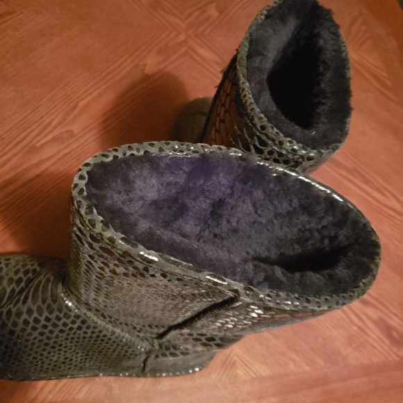 Limited edition faux snake skin bearpaw boots - Picture 3 of 4